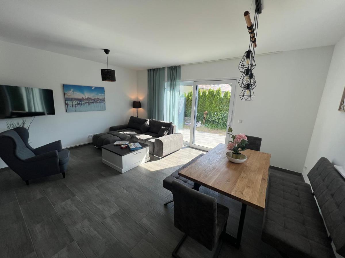 Doppelhaushaelfte Mit Terrasse Villa Elmenhorst/Lichtenhagen Exterior foto