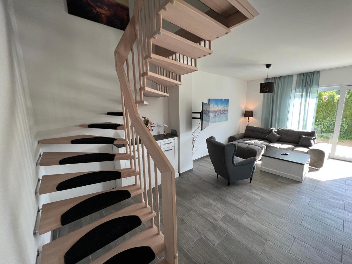 Doppelhaushaelfte Mit Terrasse Villa Elmenhorst/Lichtenhagen Exterior foto